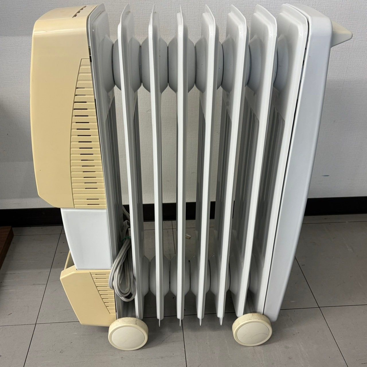 Electrolux オイルヒーター EOH1208 100V 1200W 50/60Hz 暖房器具