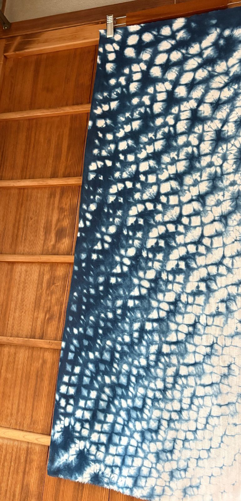 s181 【sato】 藍染 手染め 手ぬぐい 降り注ぐ光のよう✨️ さざ波絞り