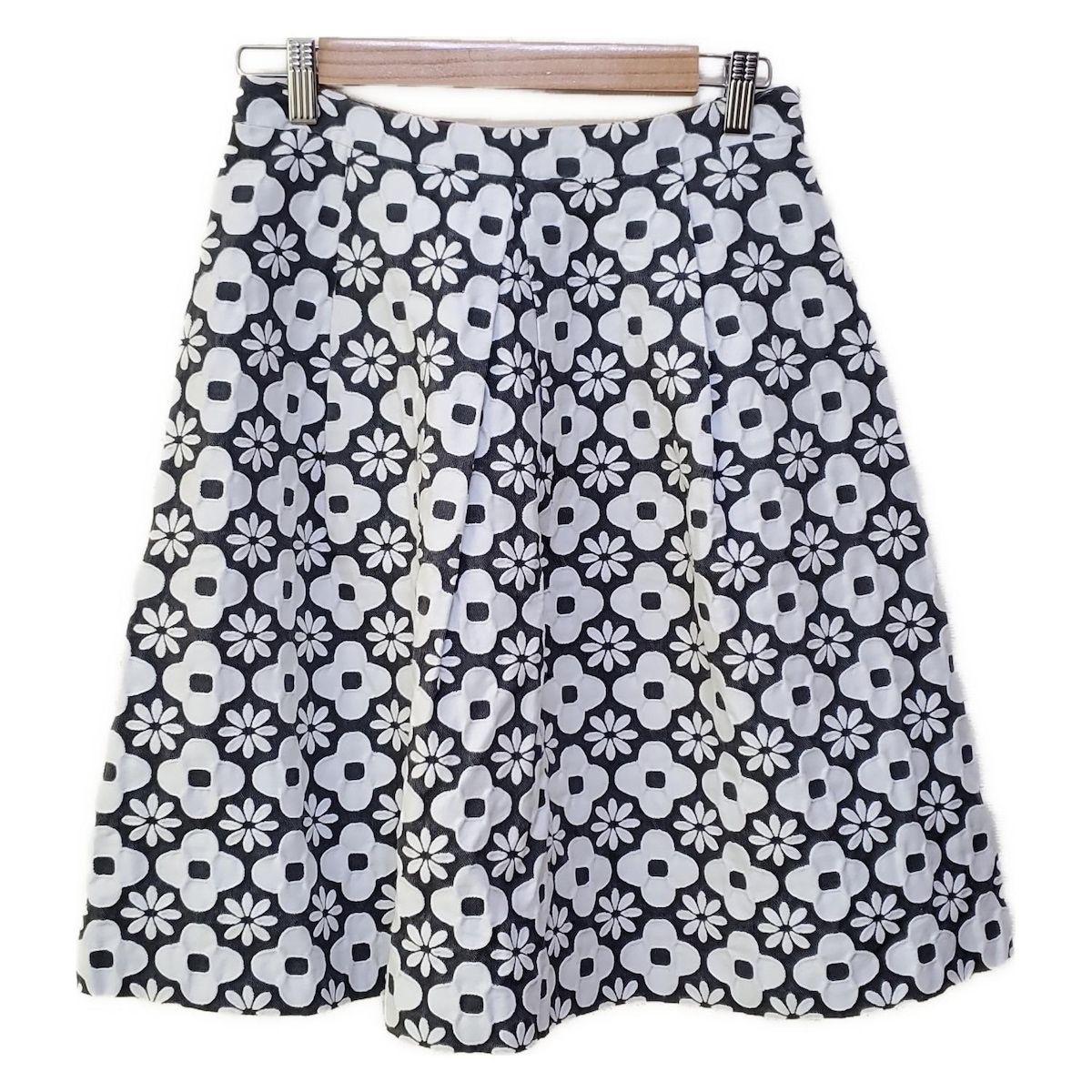 新品　エムズグレイシー サイズ40 花柄スカート 美品【 M's GRACY エムズグレイシー】花柄フレアスカート マルチカラー
