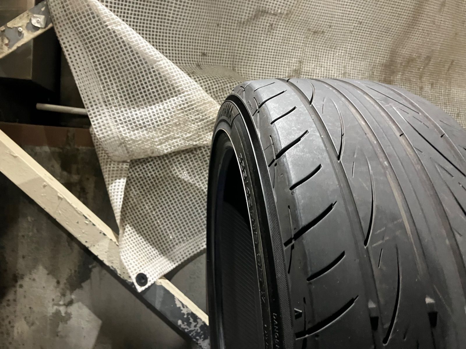 送料込み] 225/45R18 95W 2022年製 YOKOHAMA ADVAN FLEVA V701