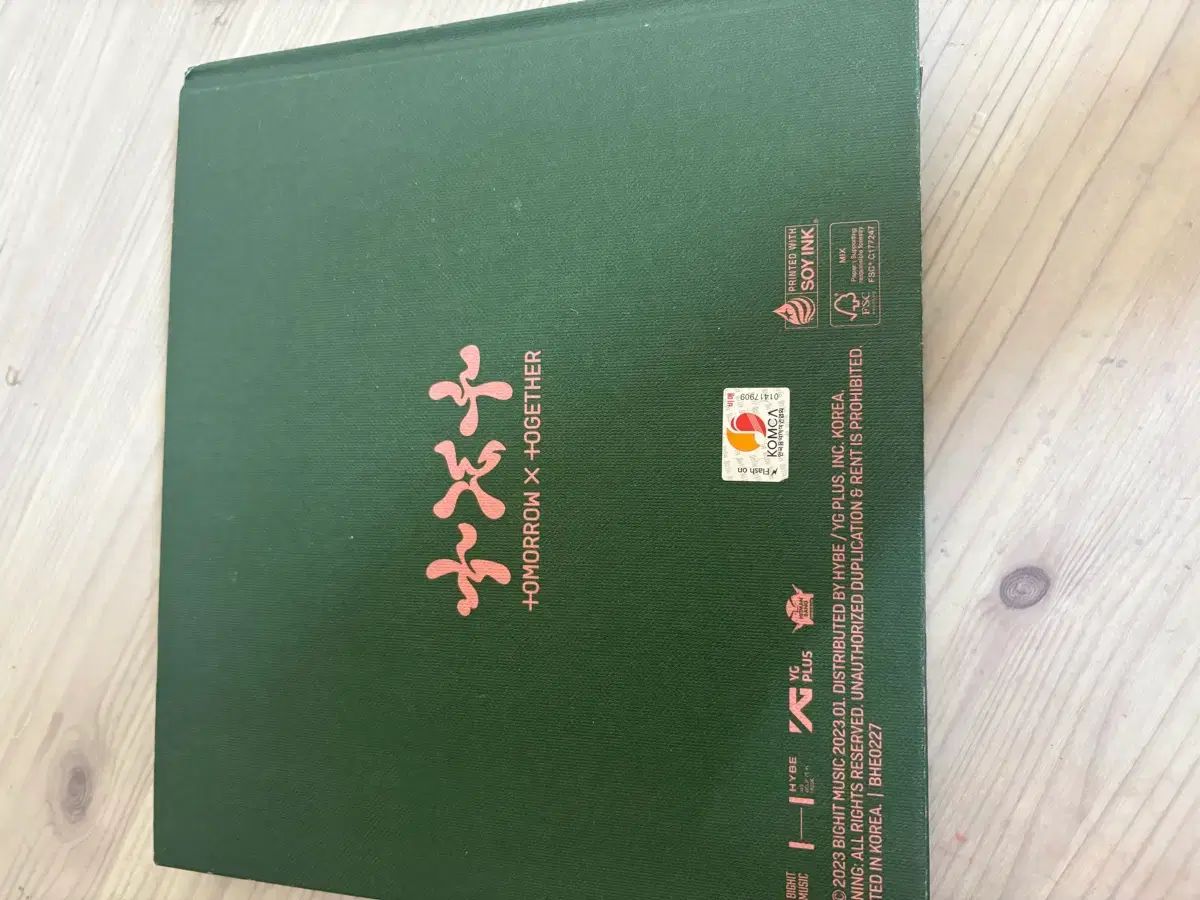 TXT　プロモアルバム　非売品　サイン入り　TOGETHER TOMORROW X TOGETHER(TXT) サイン入り アルバム 非売品 - メルカリ