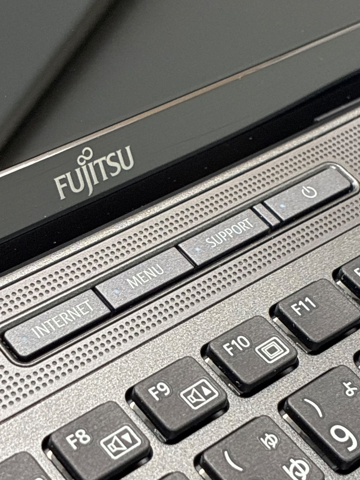 富士通 LIFEBOOK AH52/D3 FMVA52D3BB Core i5-8265U メモリ8GB 記憶