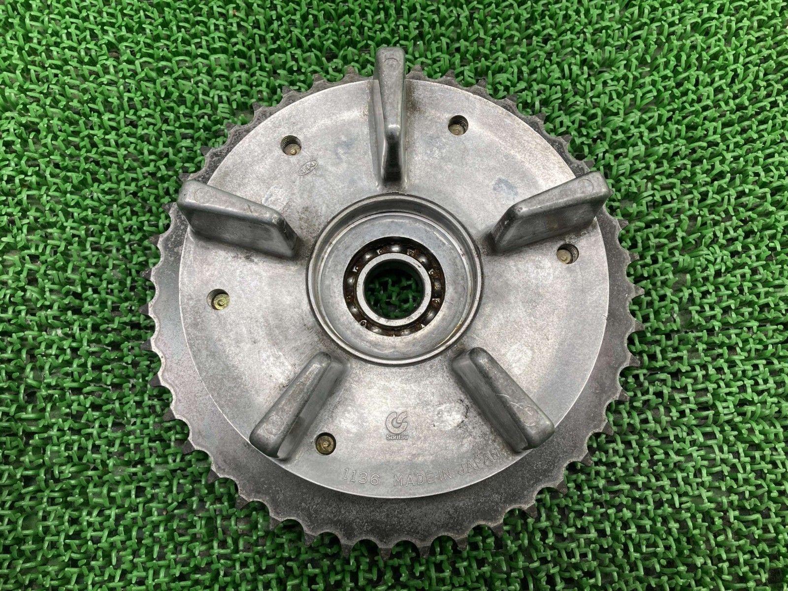 ZRX400 リアホイールハブ 1136 カワサキ 純正 中古 バイク 部品 ZR400E