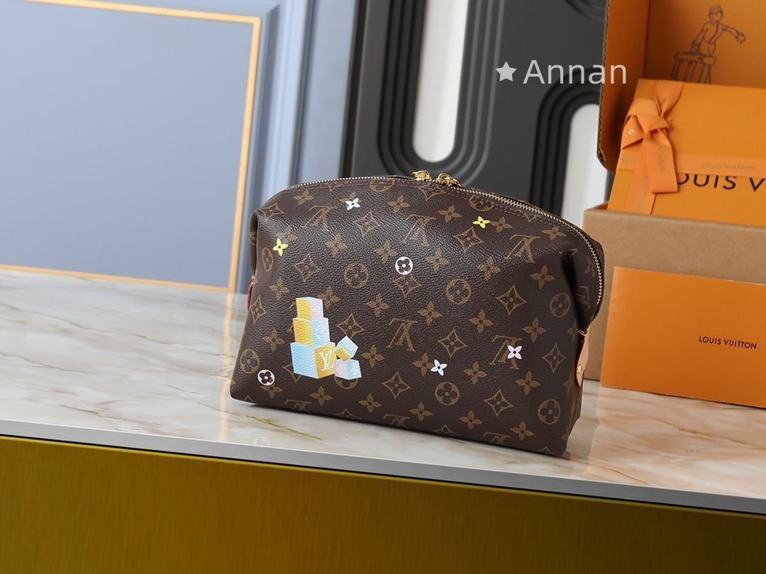 実物の画像 Louis vuittonルイヴィトン モノグラム 化粧ポーチ - メルカリ