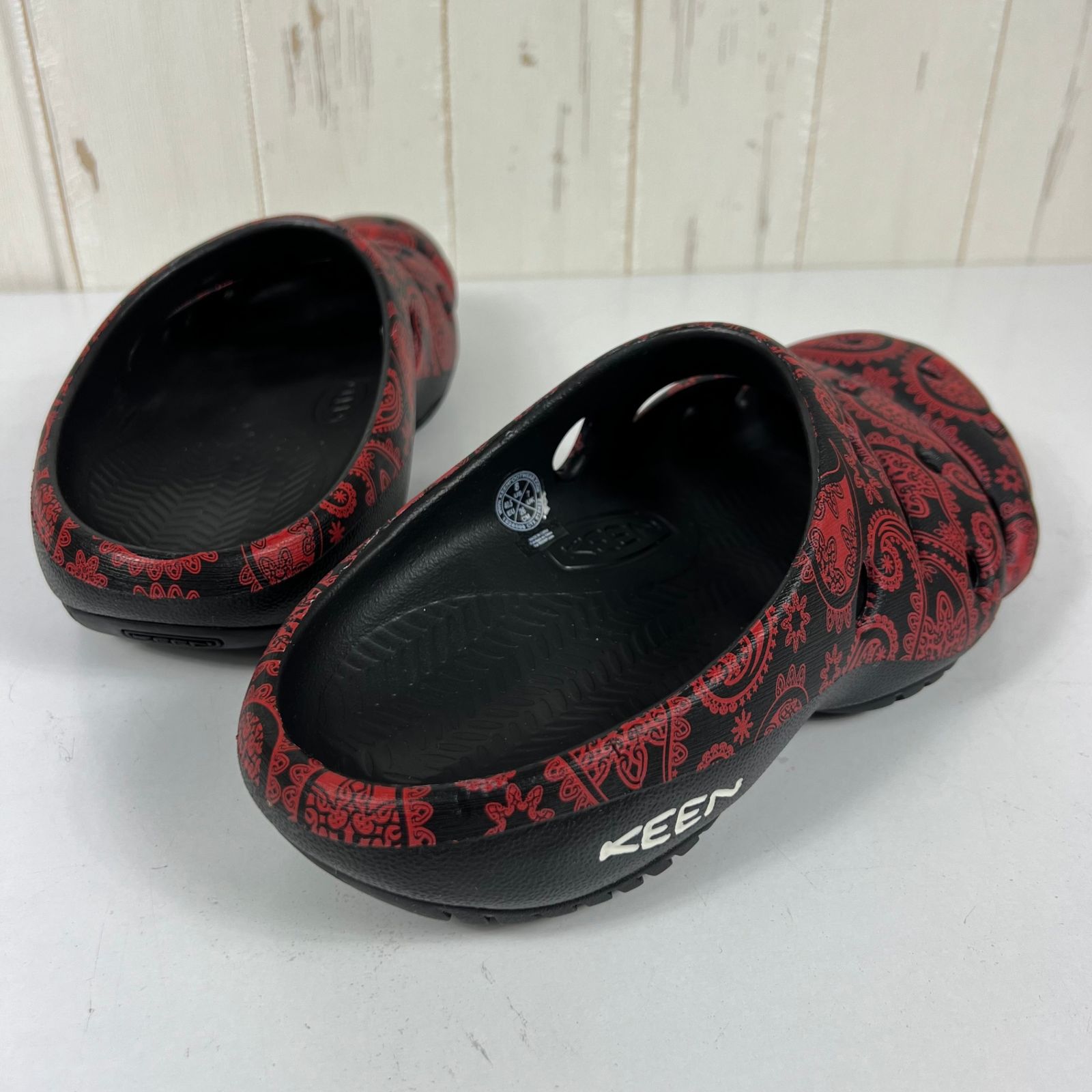 KEEN YOGUI ARTS サンダル 赤黒 ペイズリー 10 KEEN YOGUI ARTS Rip City Paisley 22SS-I（キーン ヨギ アーツ-レッド