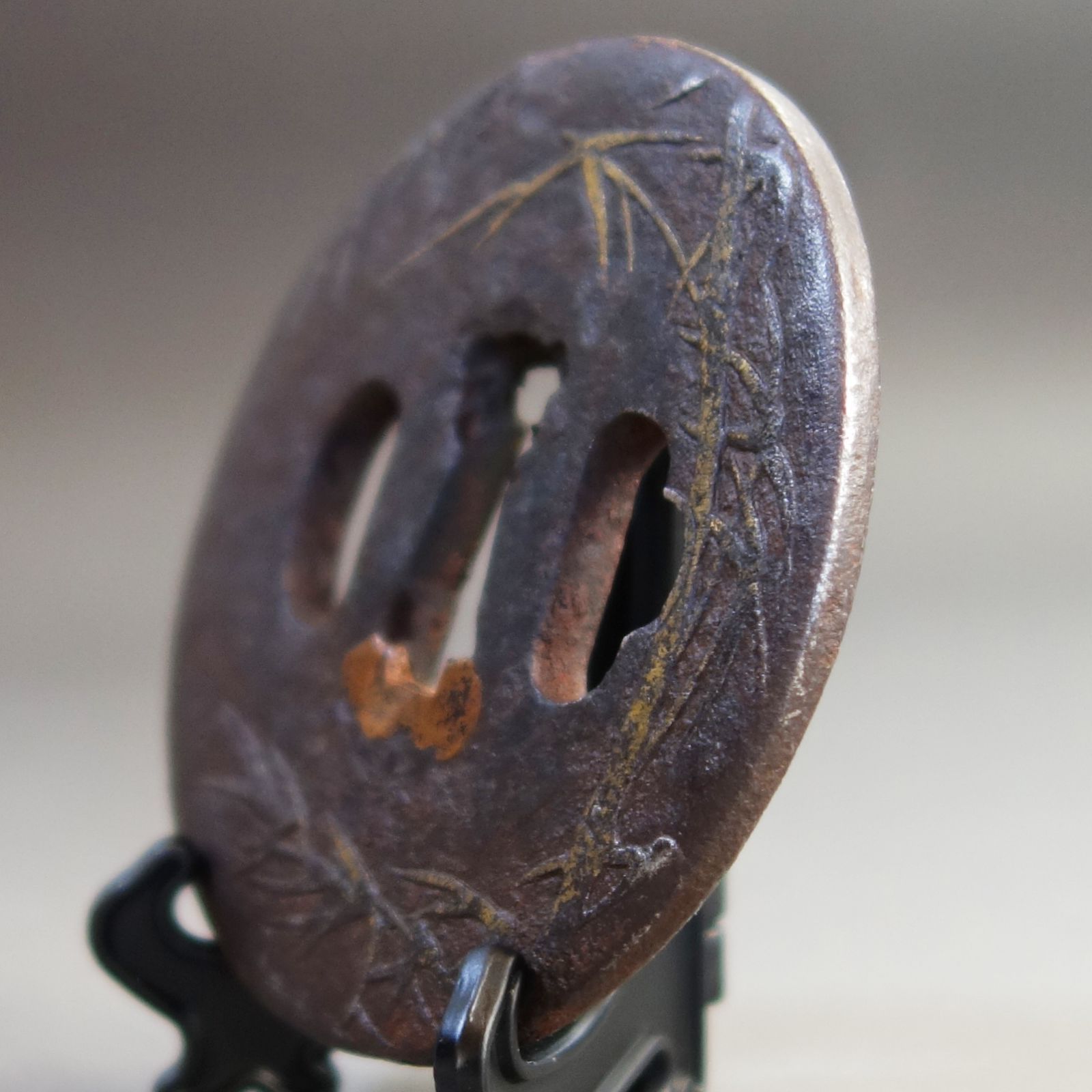 鍔 【 鉄地 鋤出彫 金布目象嵌 竹図鍔 】 日本刀 刀装具 鐔 骨董 古