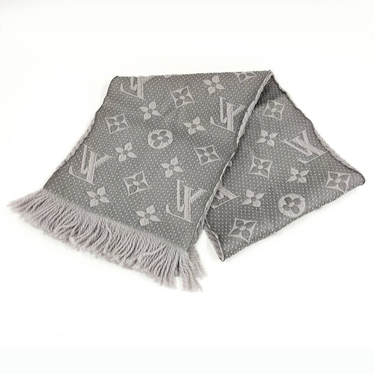 Louis Vuitton グレー マフラー ロゴマニア モノグラム おしゃれ Louis Vuitton グレー マフラー ロゴマニア モノグラム おしゃれ