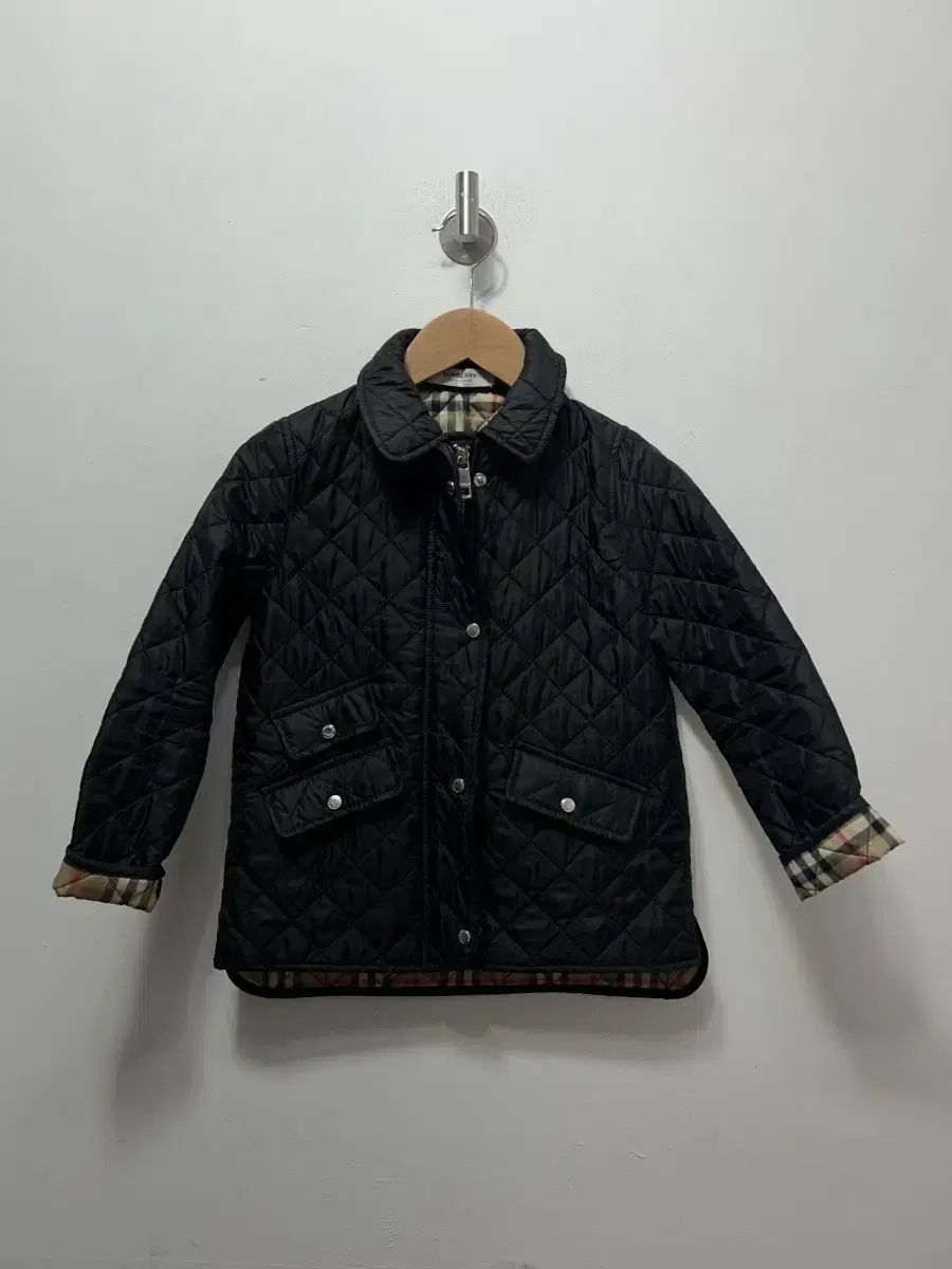 バーバリーキッズ☆キルティングジャケット☆size10 バーバリー キッズ ブラック キルティング ジャケット 10/11t - メルカリ
