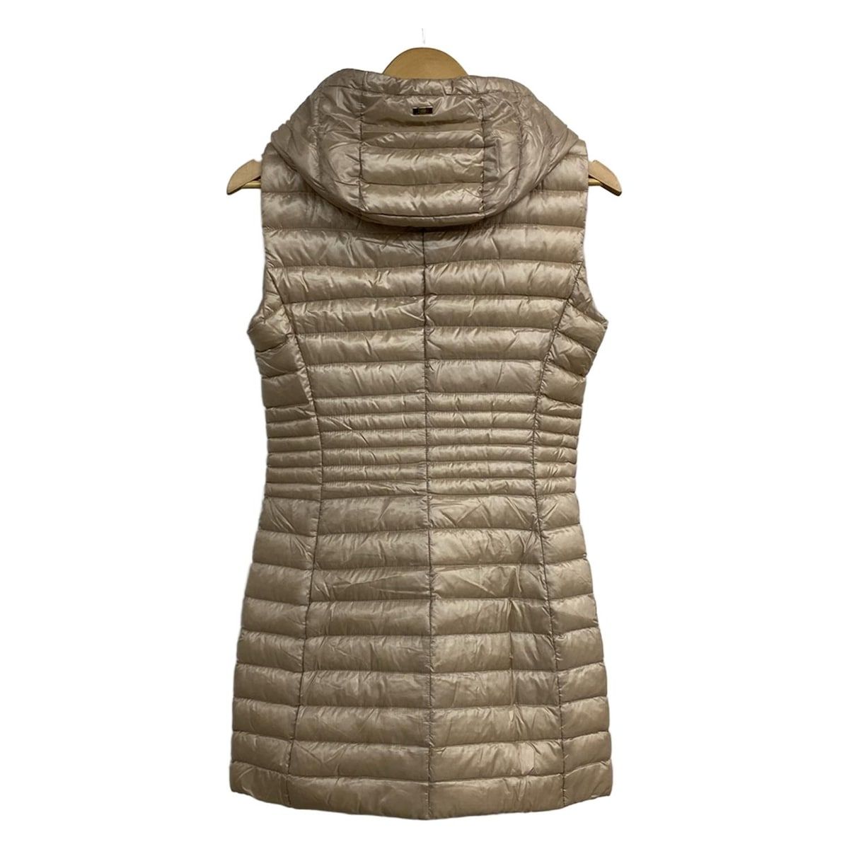 HERNO ヘルノ ダウンベスト フード ベージュ　42 HERNO(ヘルノ) ダウンベスト サイズ42 M レディース美品 - ベージュ