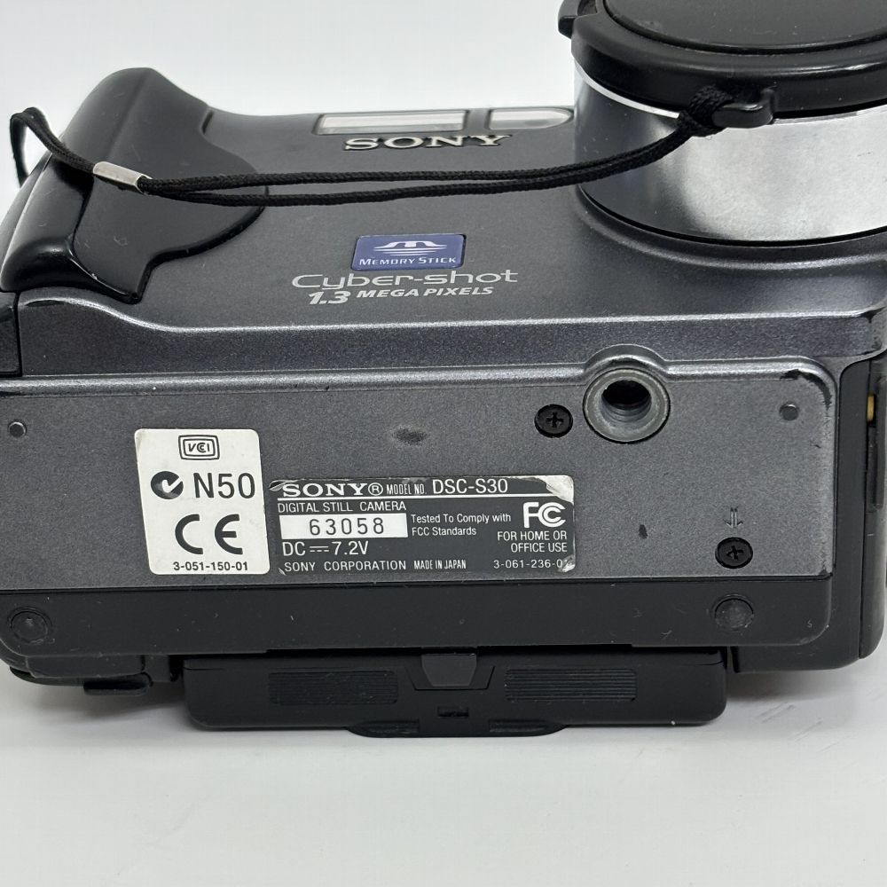 ジャンク】 SONY Cyber-shot DSC-S30 デジタルカメラ 部品取りや修理