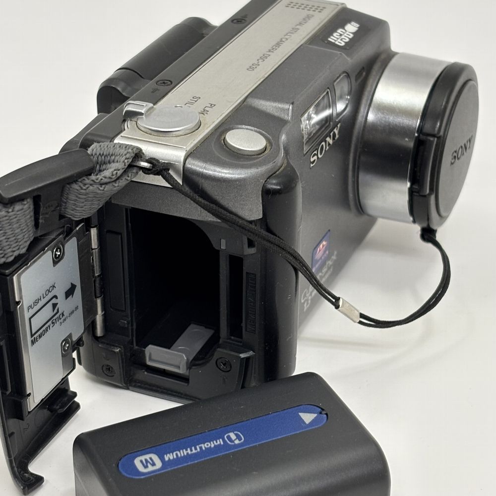 ジャンク】 SONY Cyber-shot DSC-S30 デジタルカメラ 部品取りや修理