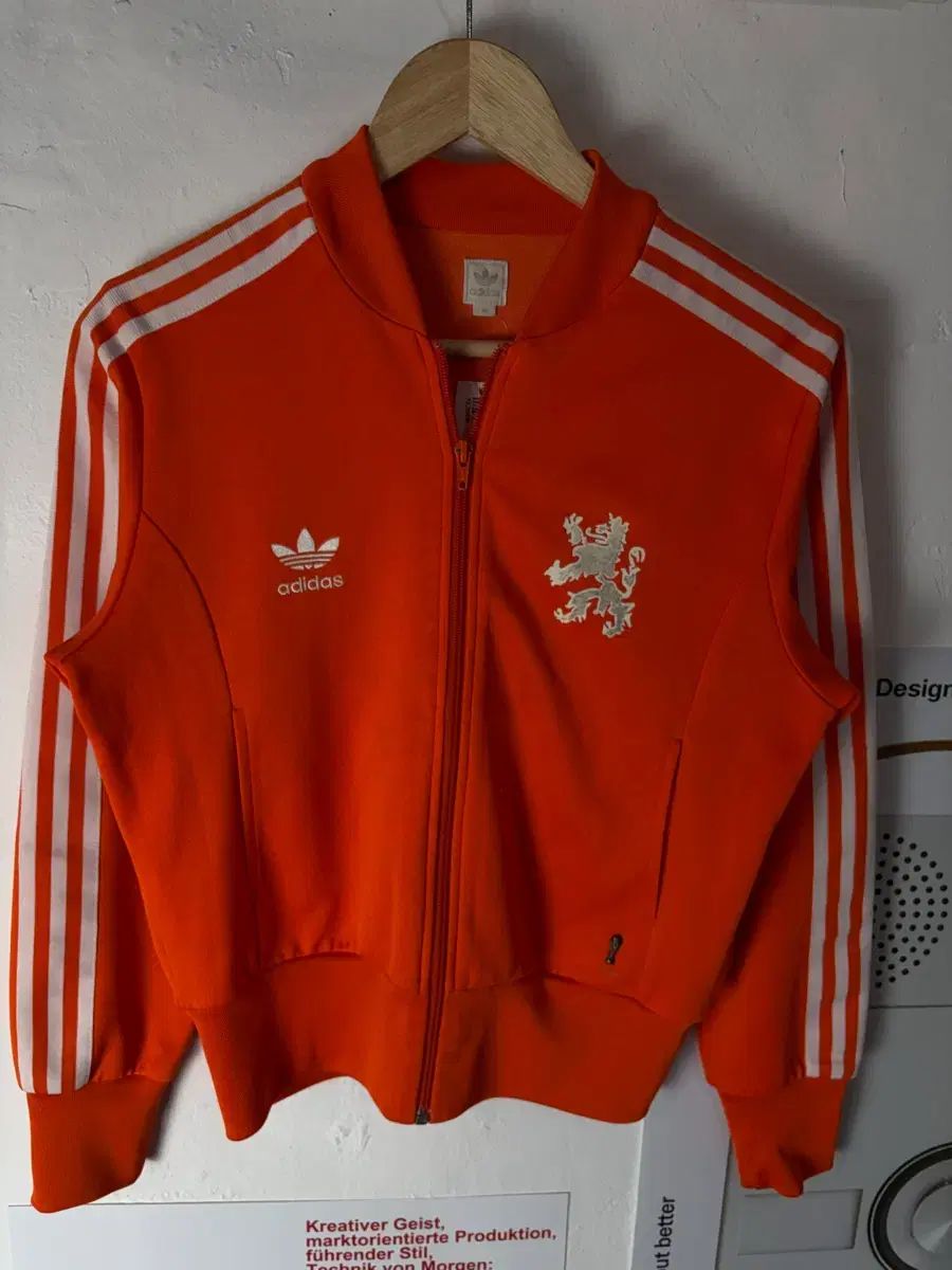 adidas オレンジ ジャージ XL 購入ショップ adidas オランダ ジャージ 