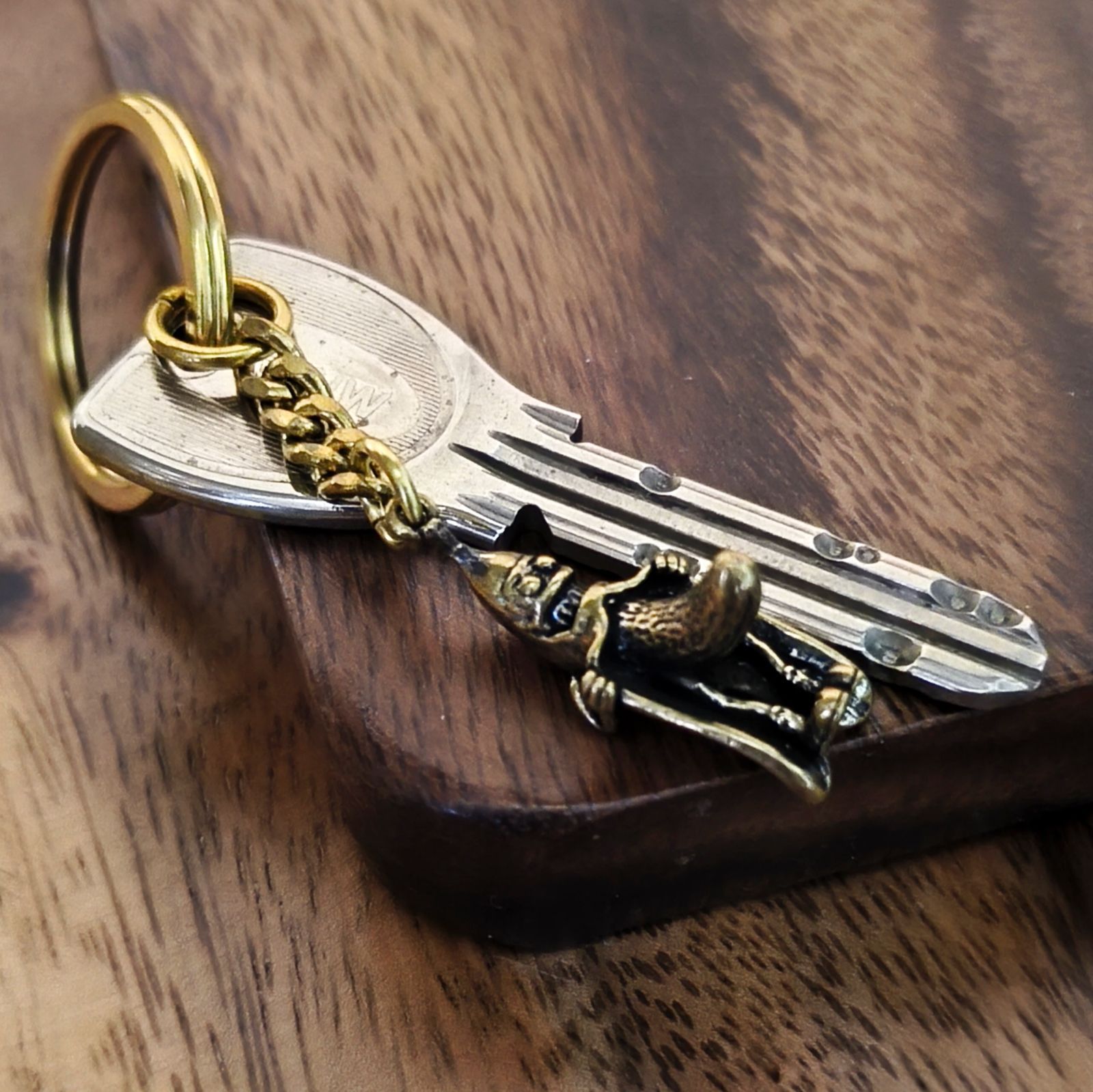 K226 真鍮製バナナマン バナナモチーフキーホルダー ブラス製 開運