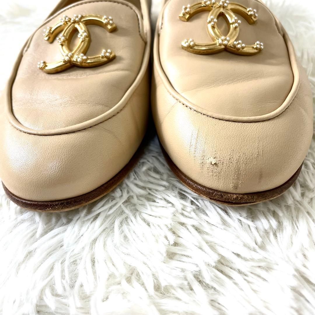 美品❣️CHANELローファー❣️38カーフ パールマーク❣️上品ベージュ 美品❣️CHANELローファー❣️38カーフ パールマーク❣️上品ベージュ