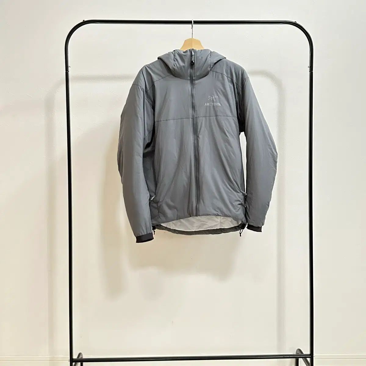 アークテリクス ビームス Atom グレー mサイズ A 2079