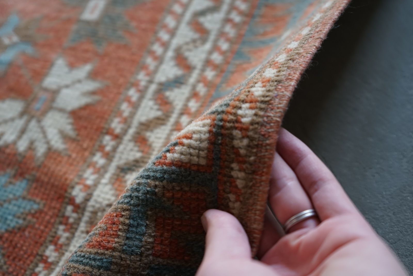 1970年代　トルコヴィンテージラグ ウールオレンジ幾何学模様ラグ ② オレンジ色のトルコ絨毯（5.4x7.8フィート）：ヴィンテージウールの