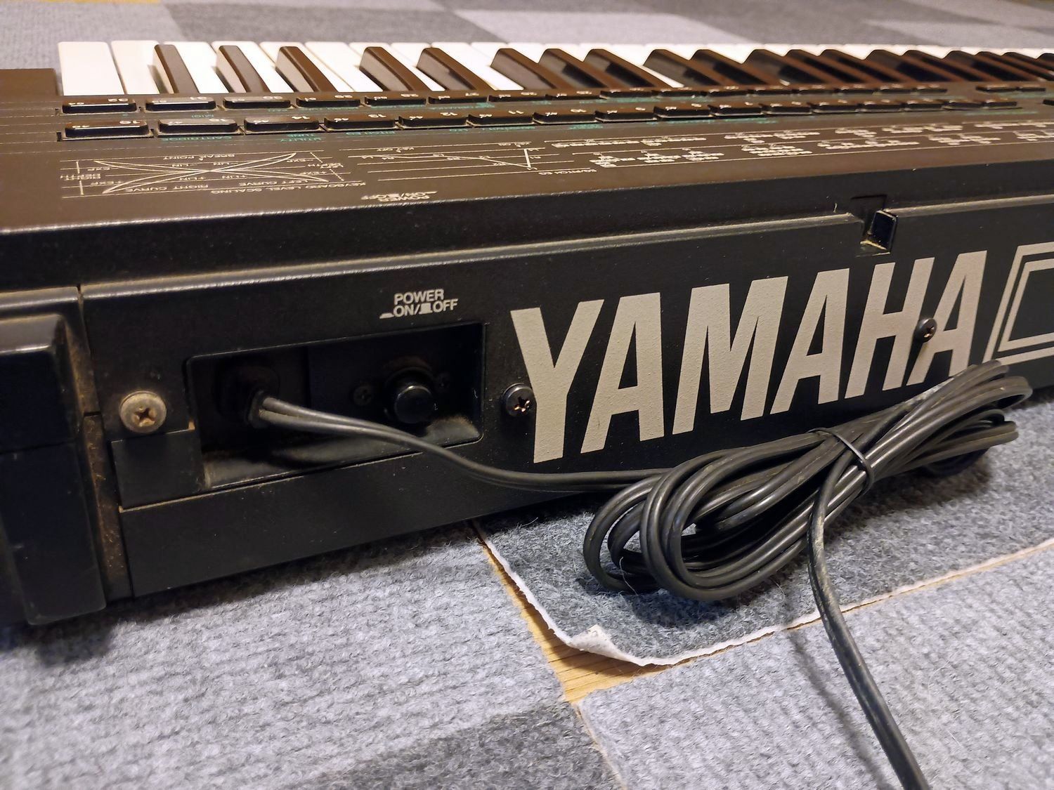 DX-7Sハードケース付 電池交換済み YAMAHA DX シンセサイザー用 ハード