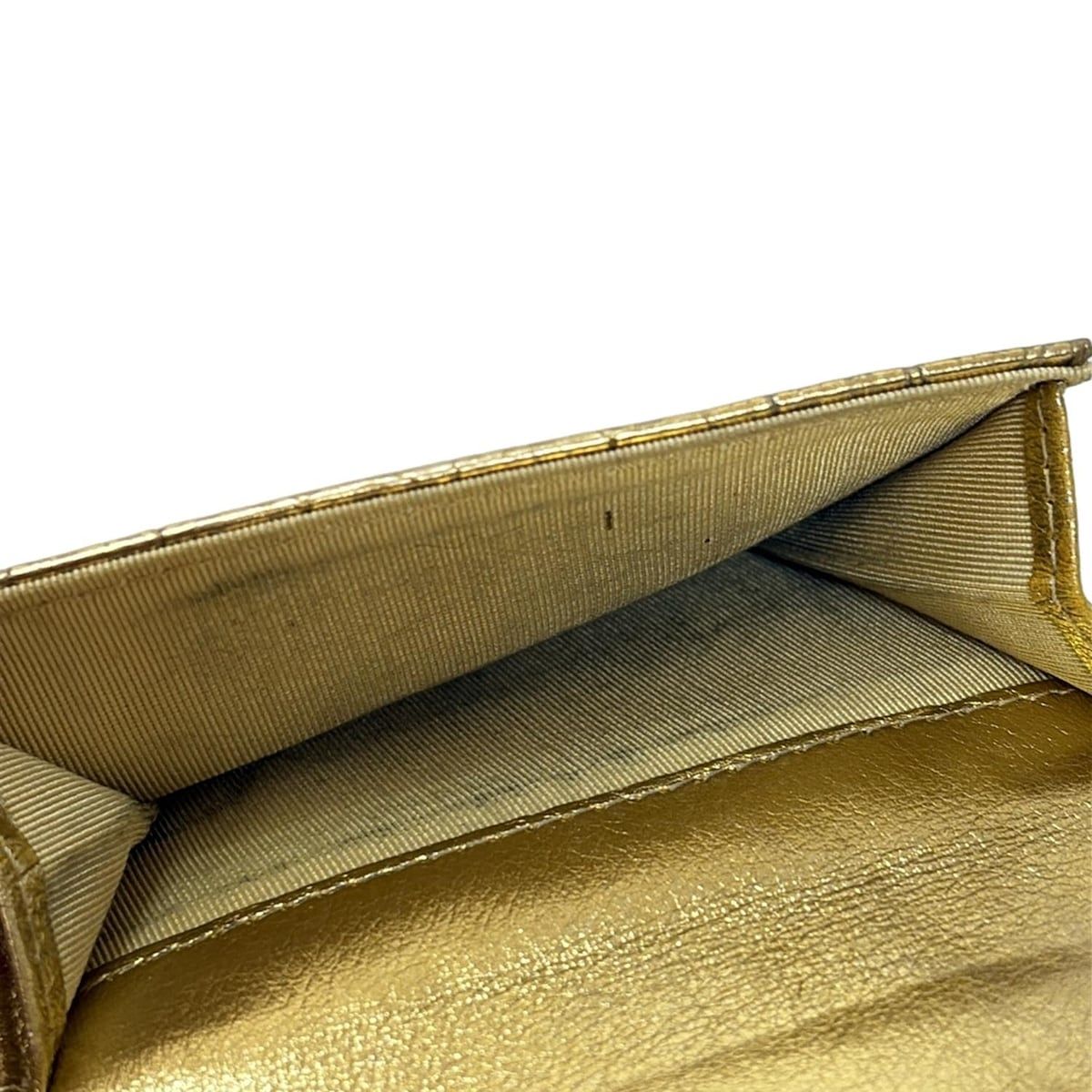 CHANEL(シャネル) 3つ折り財布 - ゴールド 型押し加工 レザー - メルカリ