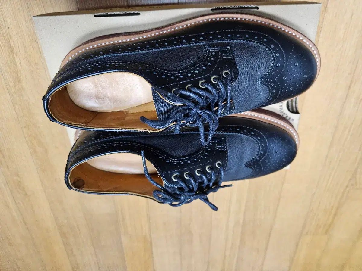 DR. MARTENS ウイングチップ 250 Dr. Martens（ドクターマーチン）の