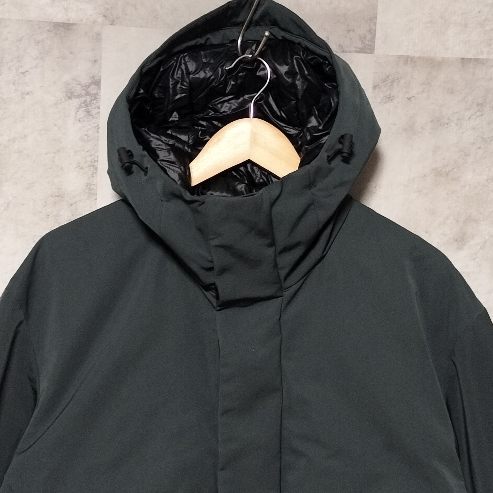 美品】UNIQLO+J 2025年 ハイブリッド ダウン オーバーサイズ パーカー 