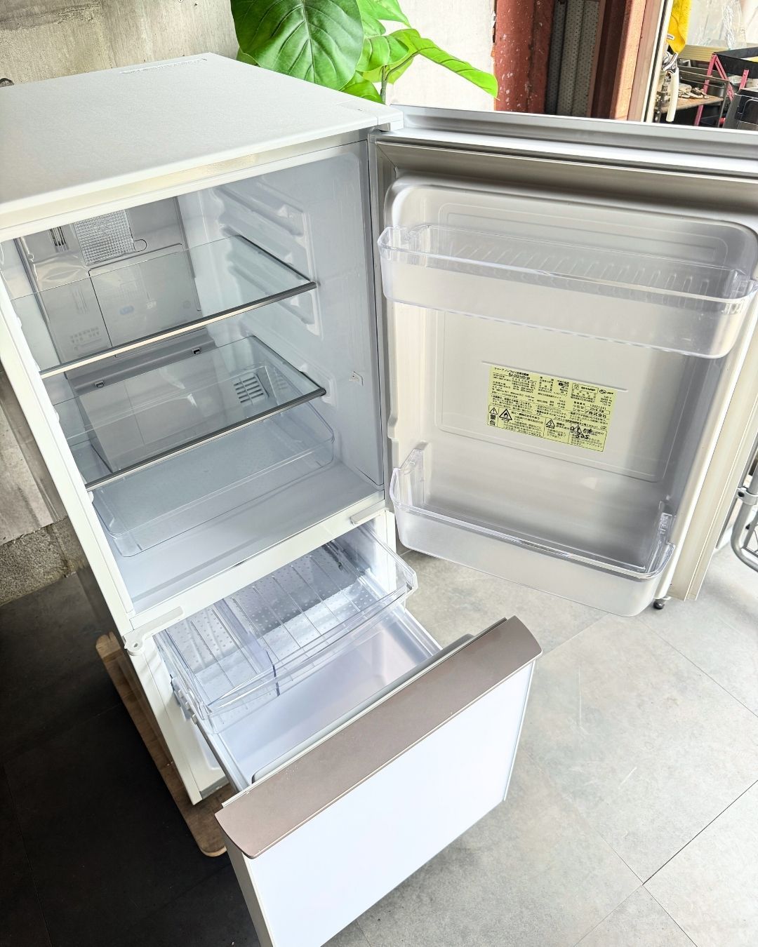 設置まで✨ SHARP 一人暮らし冷蔵庫 137L✨ 2018年製⭕️ 設置まで✨ SHARP 一人暮らし用冷蔵庫 137L✨ 2018年製⭕️ - メルカリ