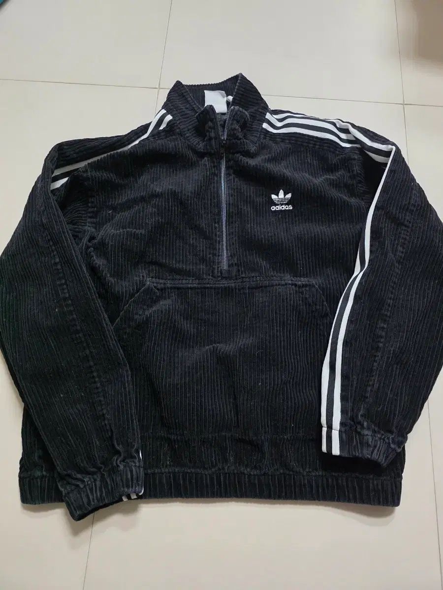 アディダス コーデュロイ ハーフジップアップ ブラック - メルカリ