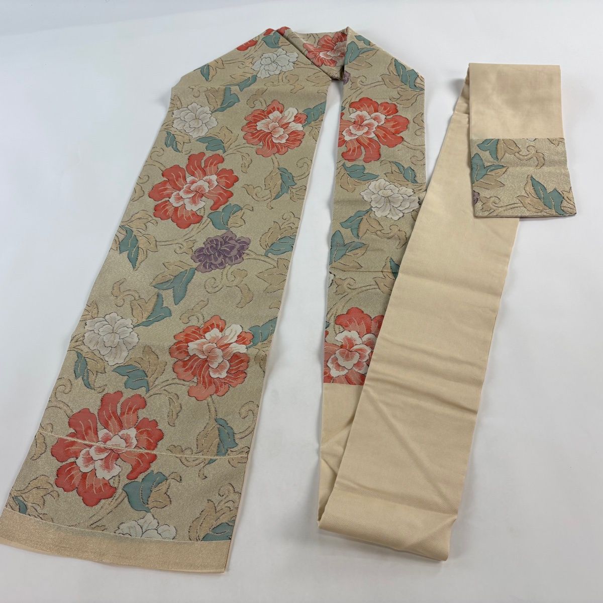 ユ113名古屋帯 ベージュ　金糸 花柄唐草花 着物帯　仕立て上り　美品 名古屋帯 優品 花唐草 金糸 ベージュ 正絹 【中古】 - メルカリ