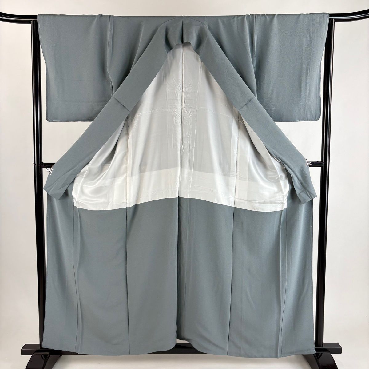 美品】 色無地 身丈159.5cm 裄丈65cm M 袷 縮緬 青灰色 正絹 優品 一つ