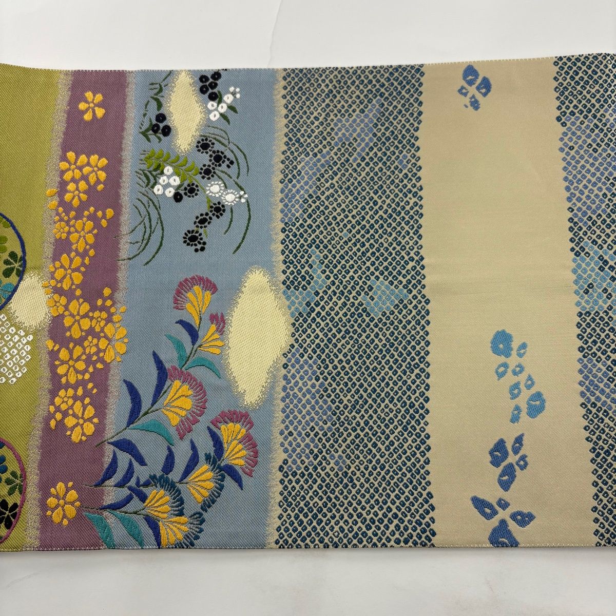 正絹 六通袋帯 【花々 青 シルバー】 袋帯 振袖用 -22- 西陣織 大光 六通柄 絹混 白黒地/金 七宝・花柄