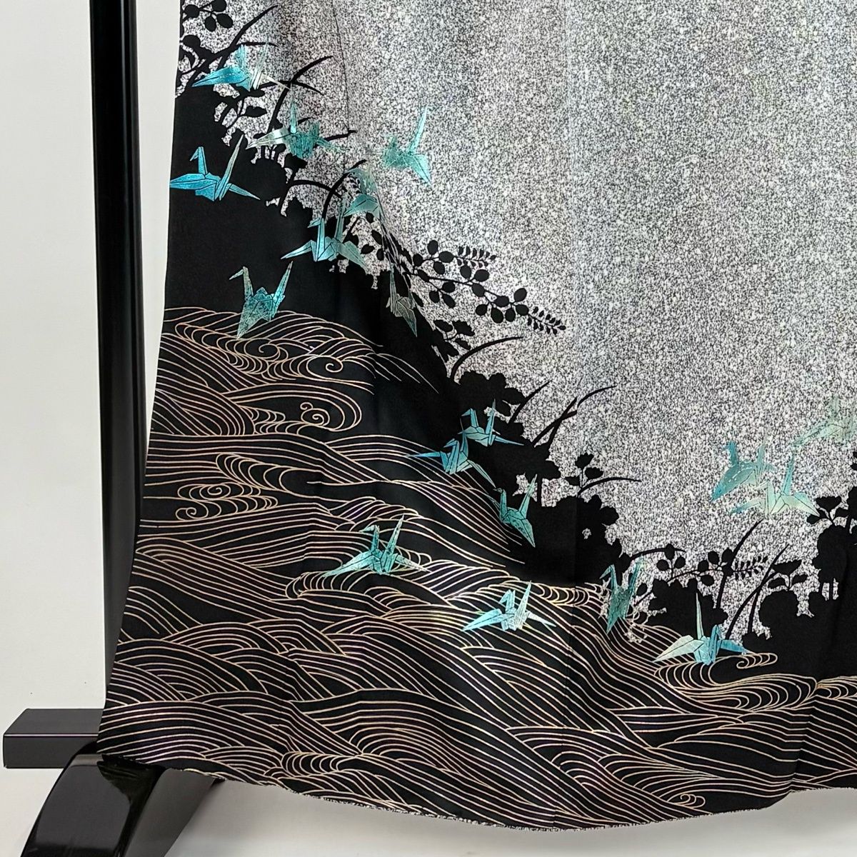 付下げ 身丈163cm 裄丈63cm S 袷 折り鶴 波 金銀彩 染め分け 灰色 正絹