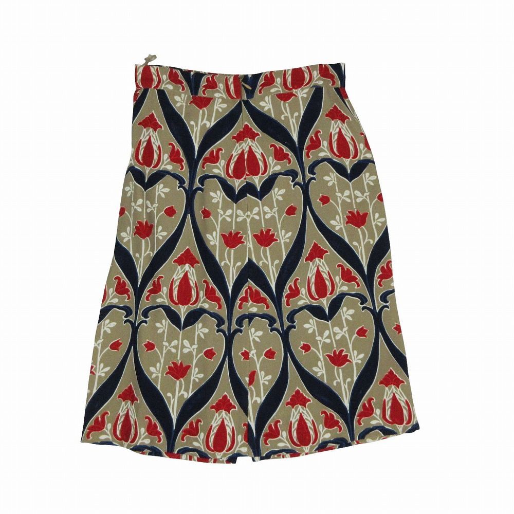 美品　PRADA シルクフローラルハーフパンツ花柄グレー/ホワイト　38 希少 PRADA プラダ 花柄 ひざ下丈スカート フラワー 38 S 未使用 【公式通販】