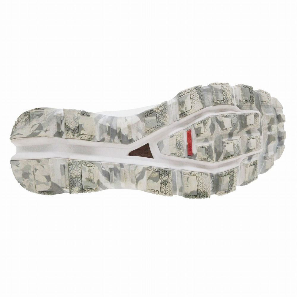 On ホワイト ランニングシューズ　ロエベ 白スニーカー】ロエベ x Onの最新コラボで上品リッチな足元が完成！ | VERY