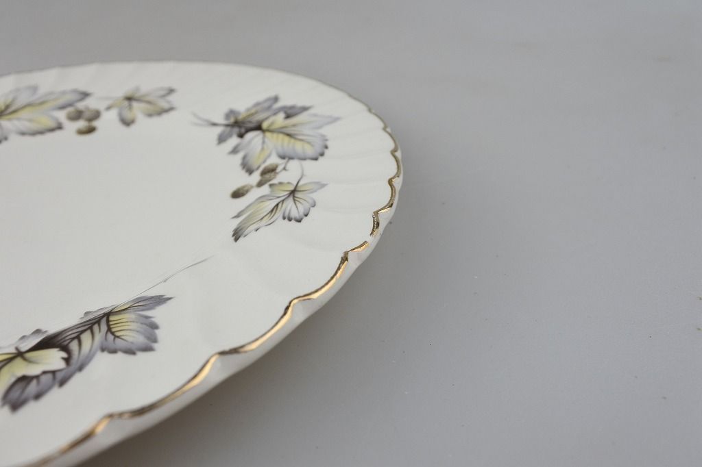 ビンテージ】イギリス製AYNSLEY（エインズレイ）メイプルリーフ柄の