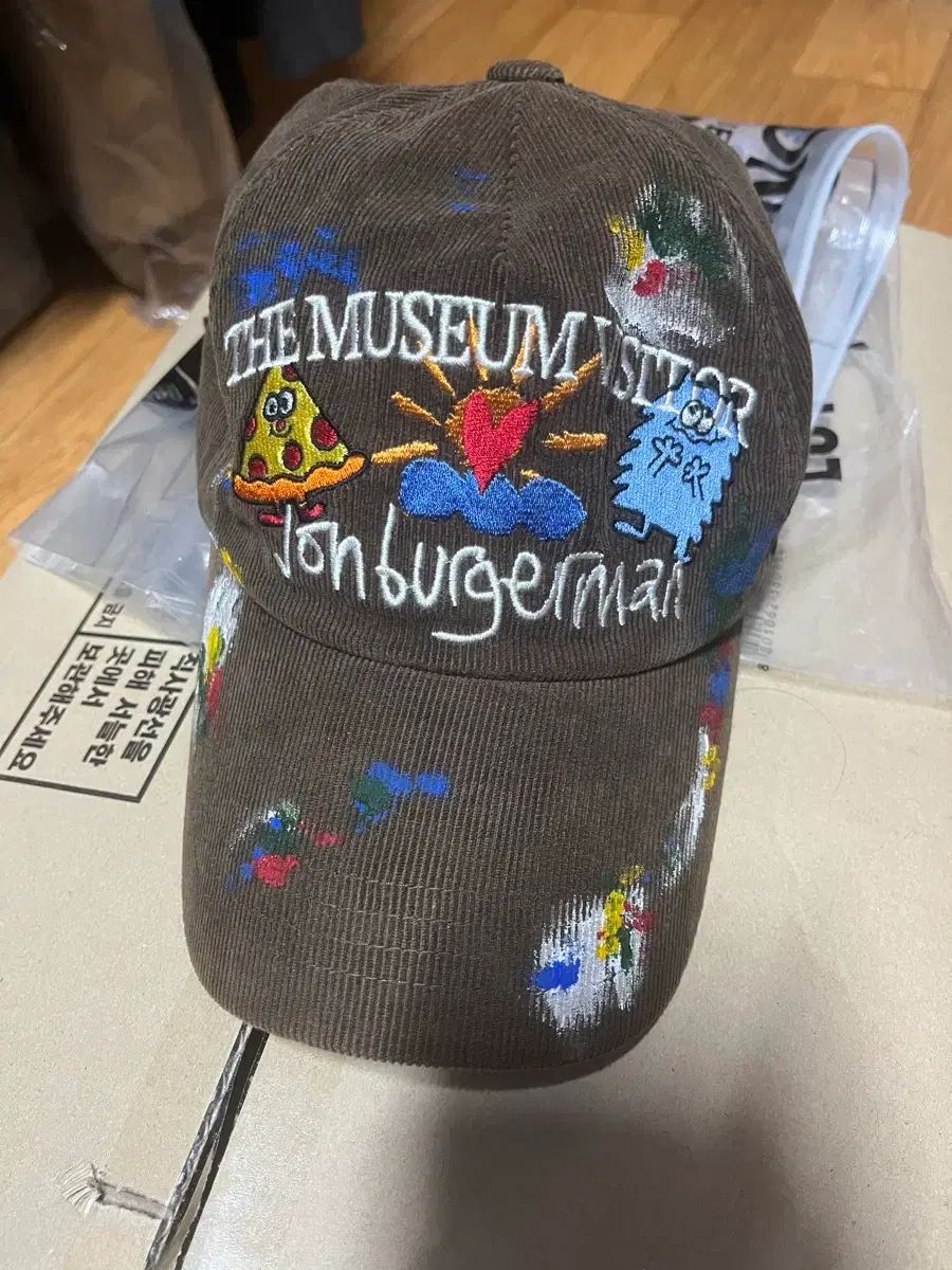 THE MUSEUM VISITOR x jon burgerman ペインティング ブラウン 帽子