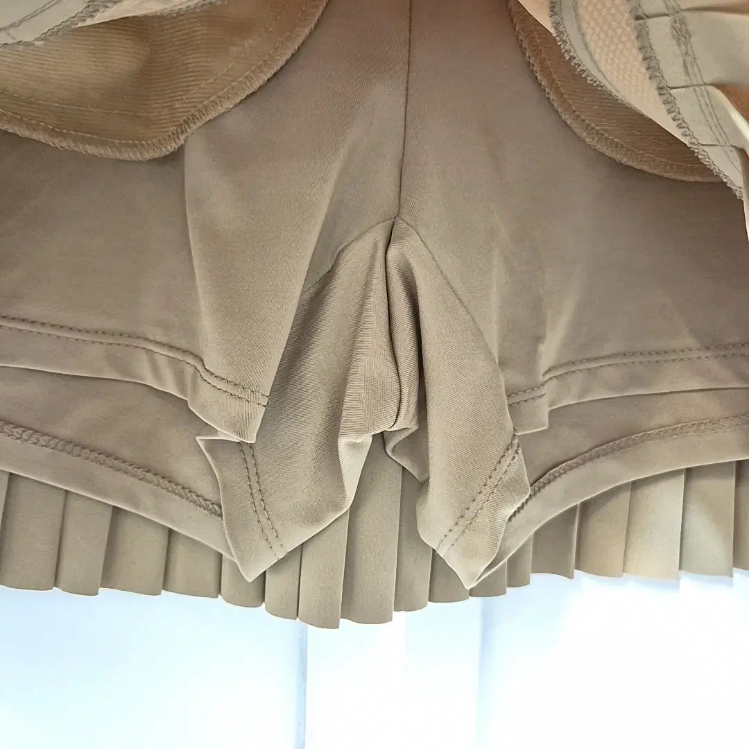 マスターバニーエディション メタリックゴールド フリルスカート