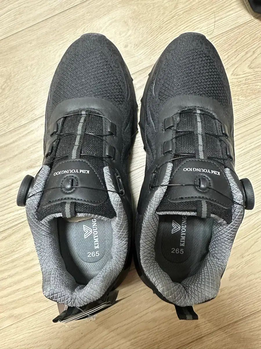 キム ヨンジュ スポーツ ランニングシューズ 265