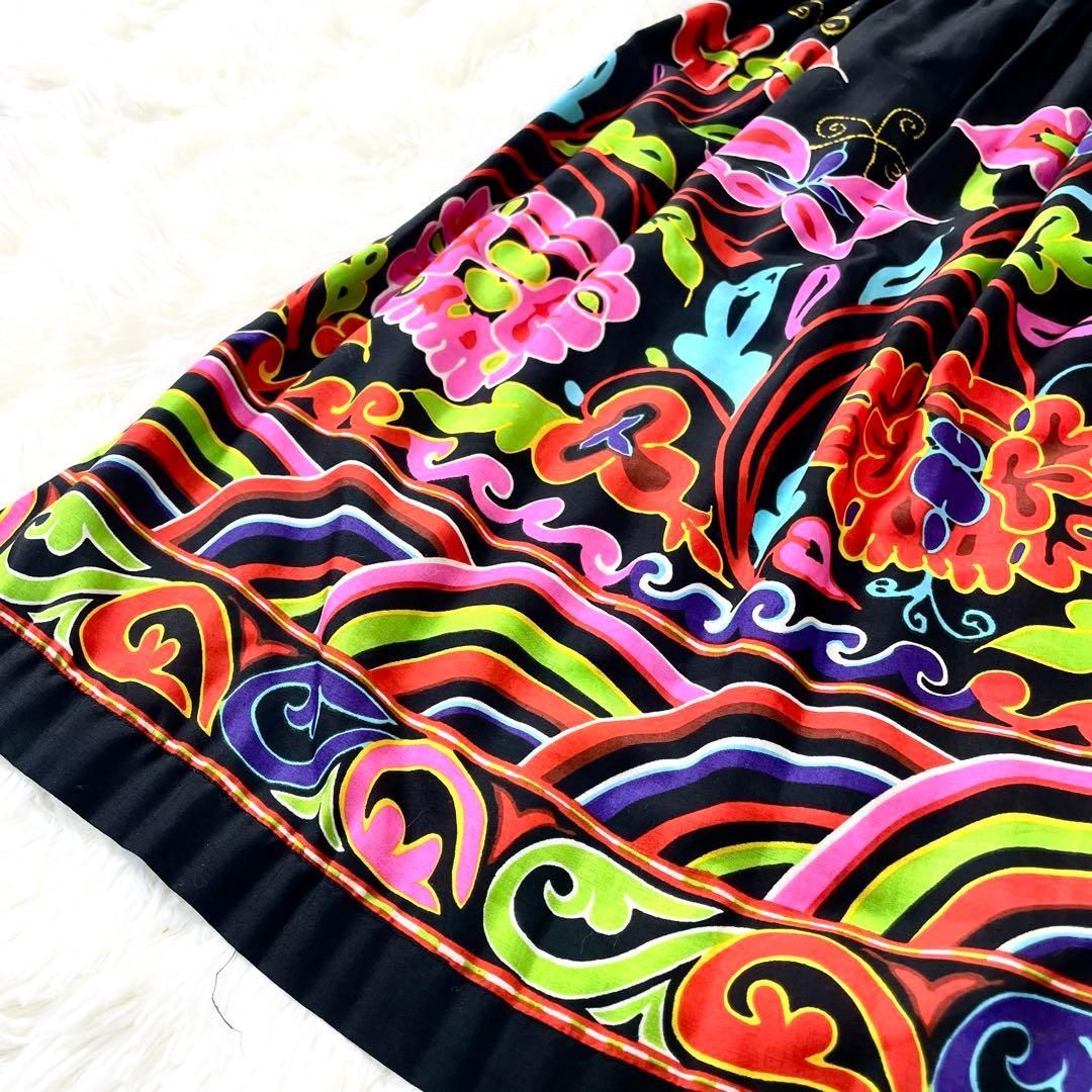 極美品ISSEY MIYAKE ブラックの花柄プリーツスカート　サイズ2 美品 イッセイミヤケ ISSEY MIYAKE 花柄 ロングスカート ブラック