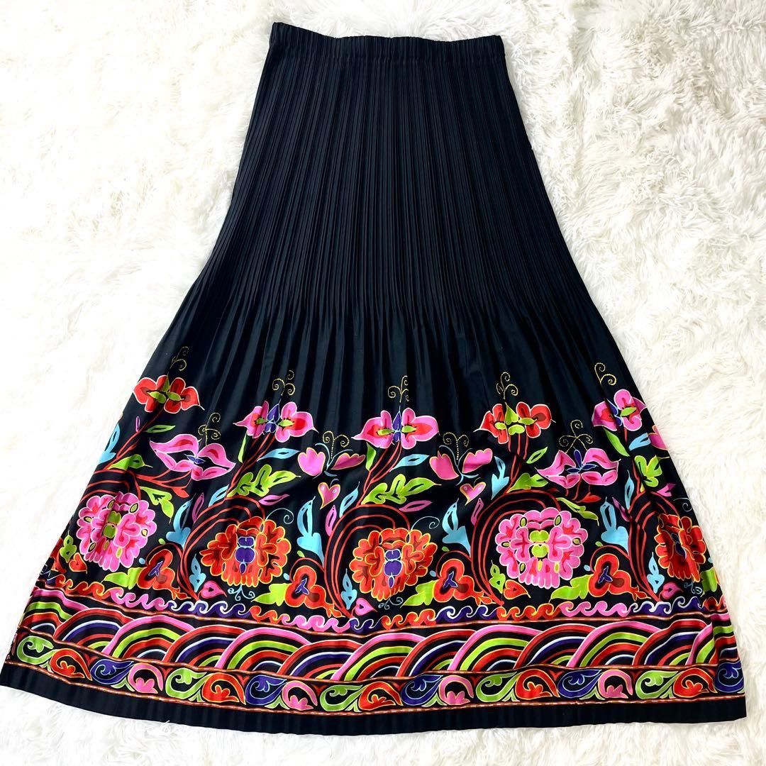 極美品ISSEY MIYAKE ブラックの花柄プリーツスカート　サイズ2 美品 イッセイミヤケ ISSEY MIYAKE 花柄 ロングスカート ブラック