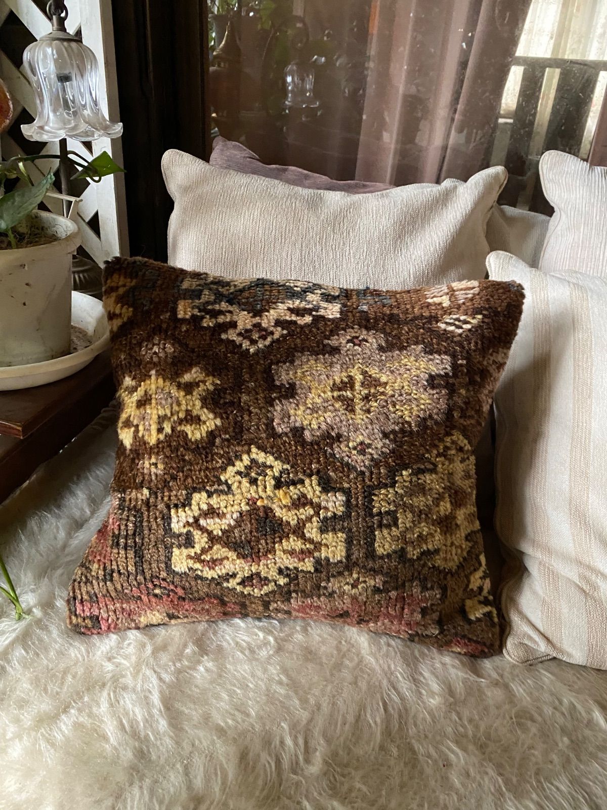 素敵なカルス絨毯のクッションカバーは如何ですか？アルメニアとトルコ