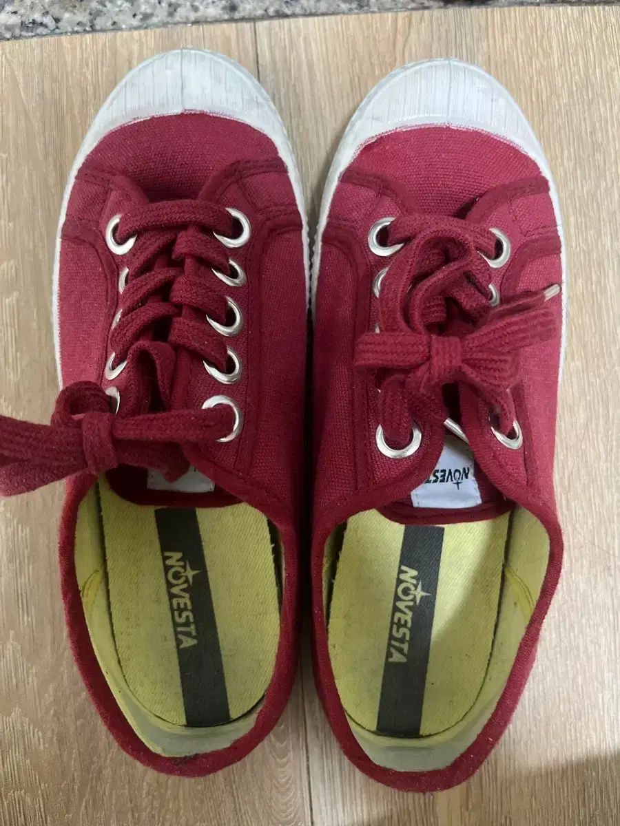 ノベスター シューズ