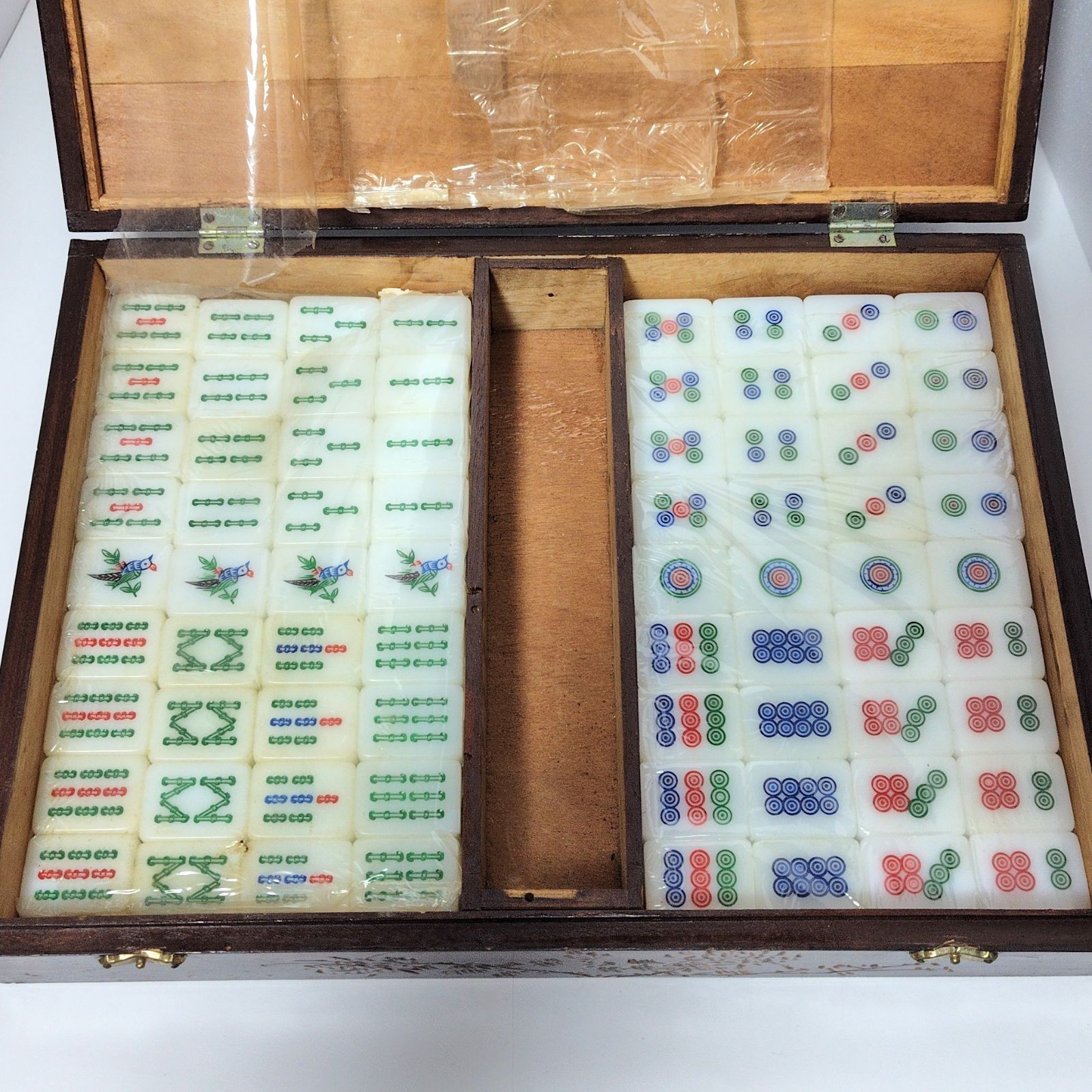 麻雀牌セット　木箱付き　骨董 中国製 麻雀牌セット 木箱付き 骨董 中国製 麻雀牌セット 木箱付き 骨董 中国