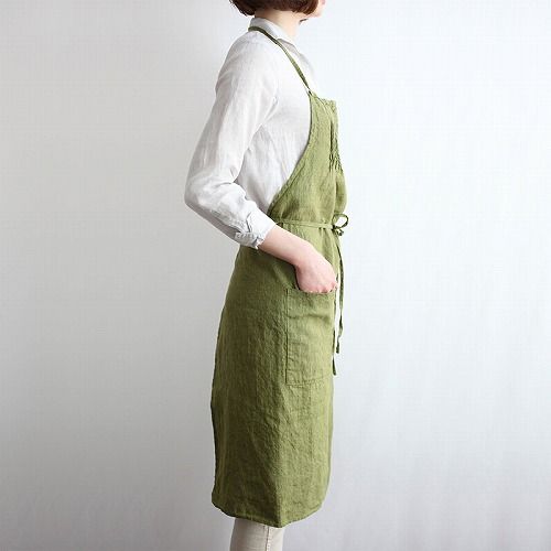 オリーブグリーン