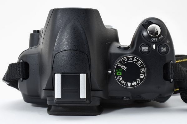 極美品｜Nikon D3000 ダブルズームキット ショット数1,940 枚｜M126