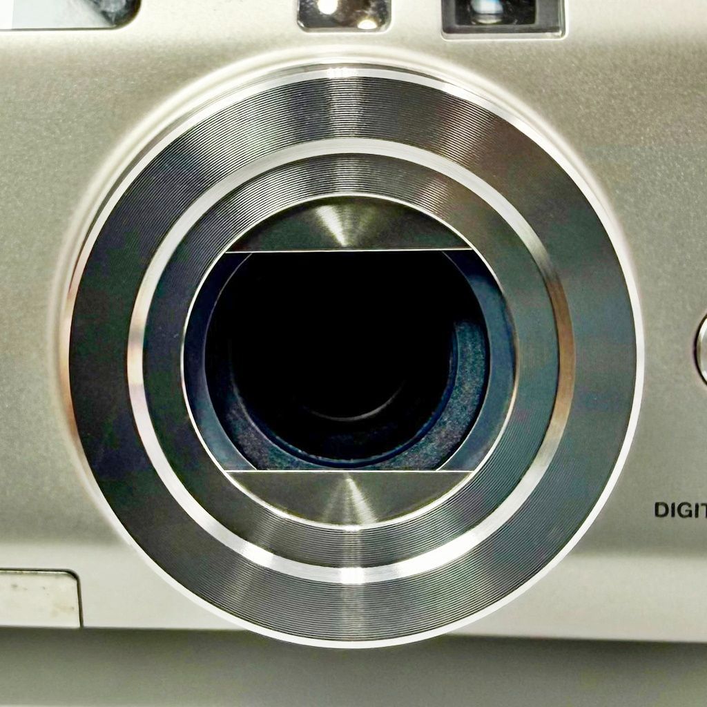 フジフイルム FUJIFILM FinePix F710 コンデジ カメラ 中古 - メルカリ