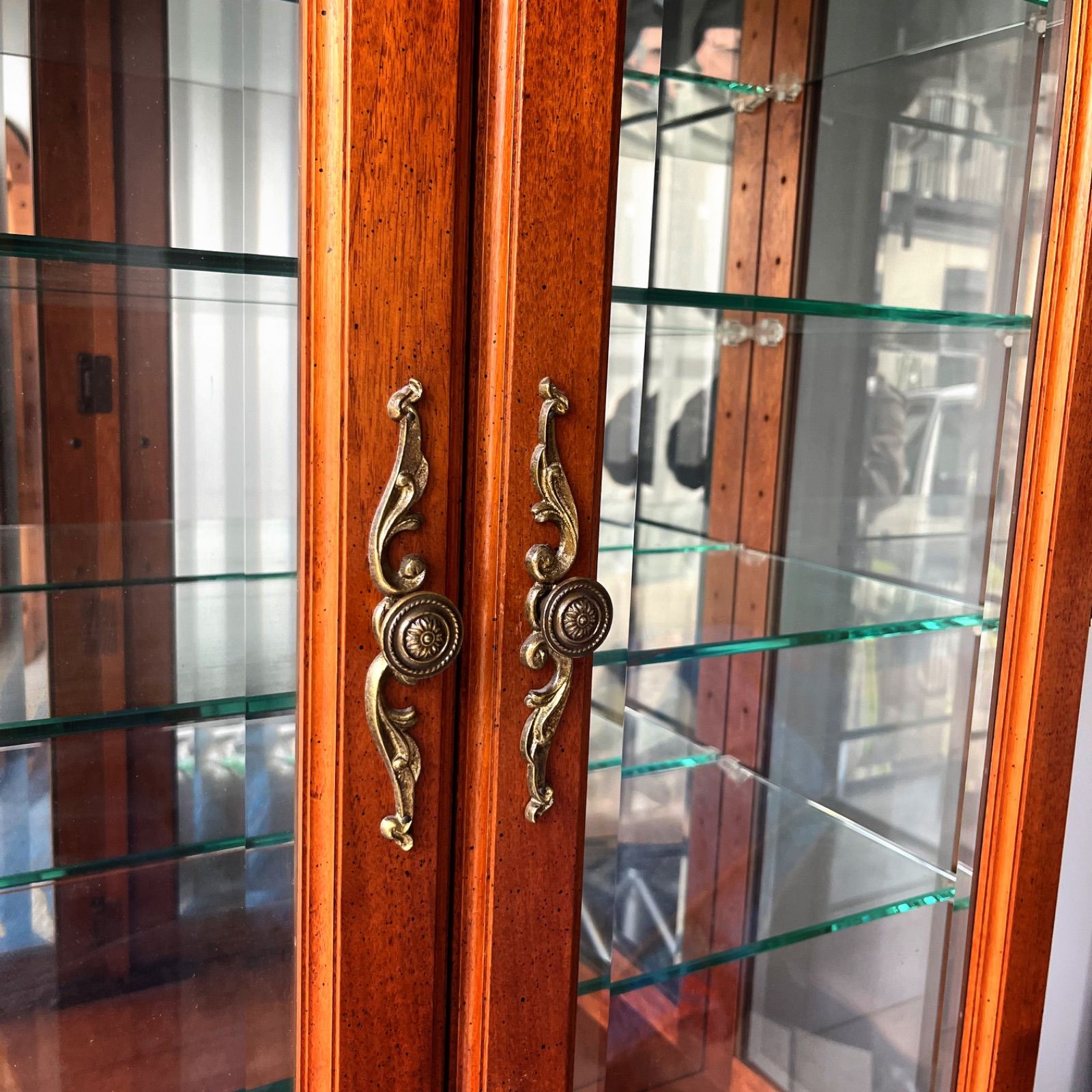 取付無料！コスガ家具 リージェントハウス アンティーク調飾り棚 キュリオケース✨ 取付無料！コスガ家具 リージェントハウス アンティーク調飾り棚