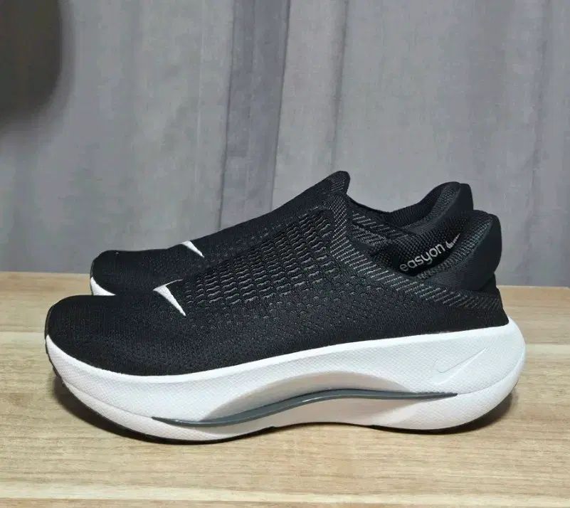 ナイキ ウィメンズ レイ イージーオン スニーカー 箱なし