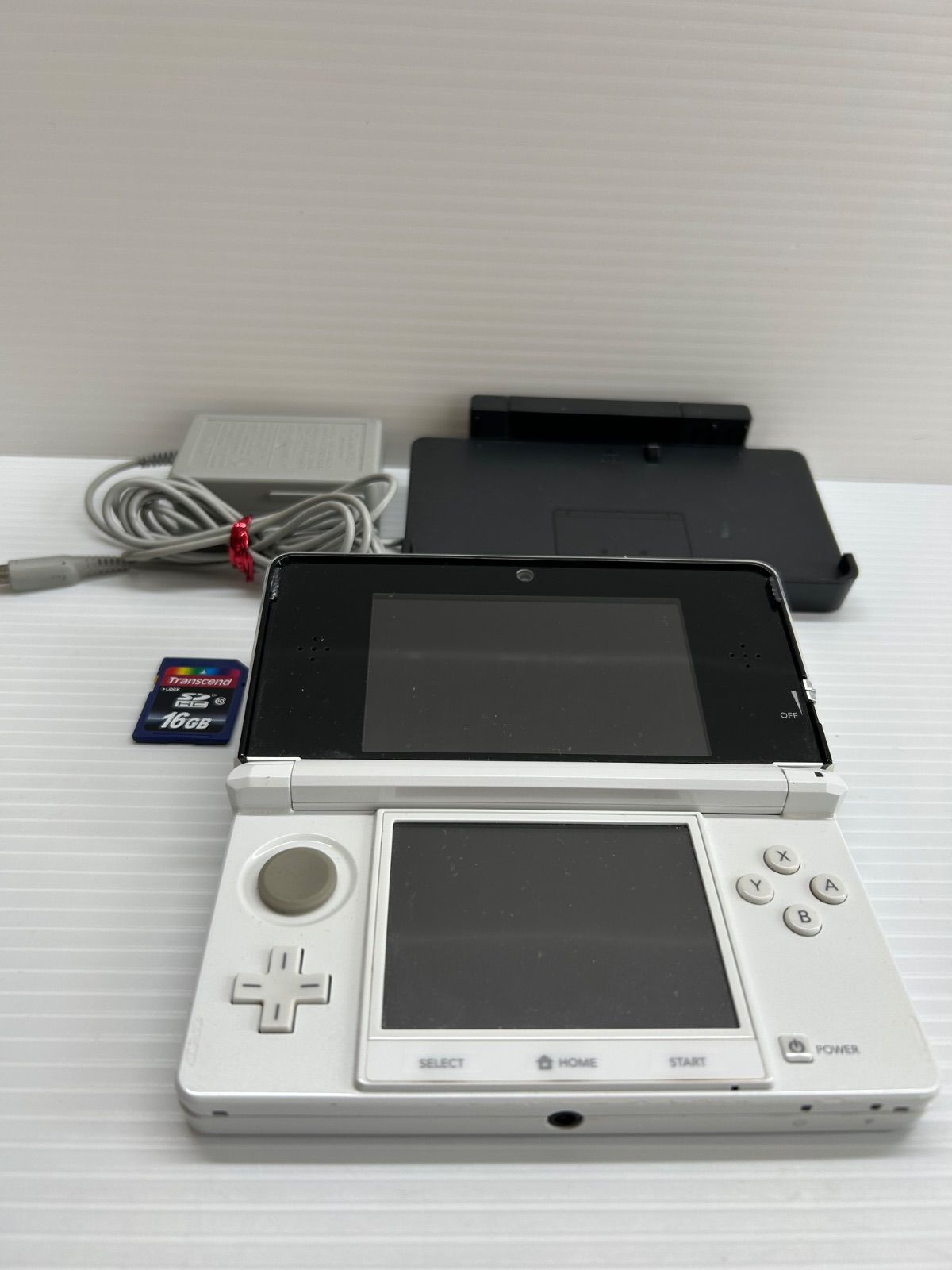 Nintend 3 DS ニンテンドー3 ホワイト 充電器 充電器台 SDカード 16 GB