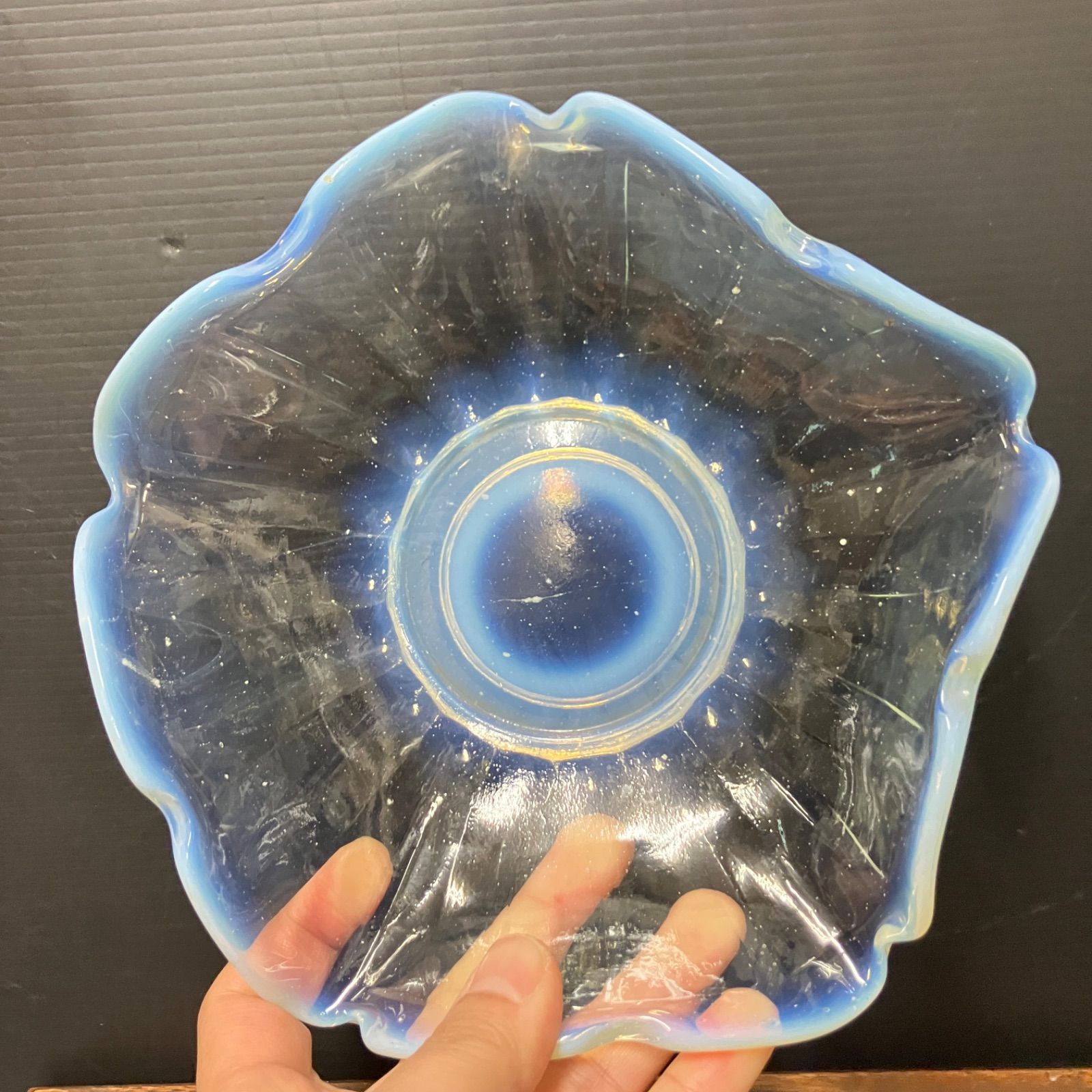 昭和レトロ オパールセントガラス 盛り鉢 青縁 波型 コンポート皿