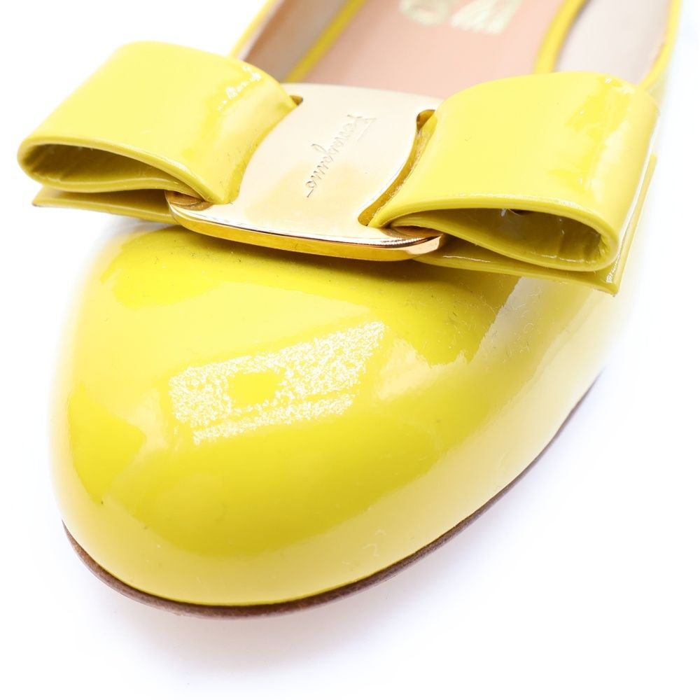 Salvatore Ferragamo (サルヴァトーレ フェラガモ) ヴァラリボン ロゴ