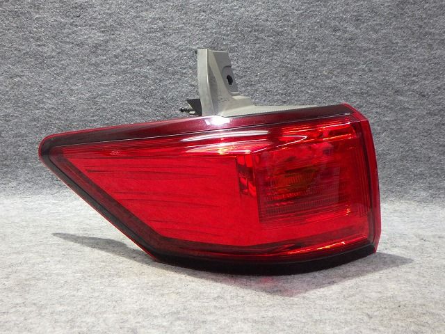 エルグランド 左テール E52/TNE2 前期 P8503 日産 260117249 - メルカリ